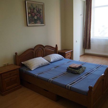 Dolphin Apartment Odessa Buitenkant foto