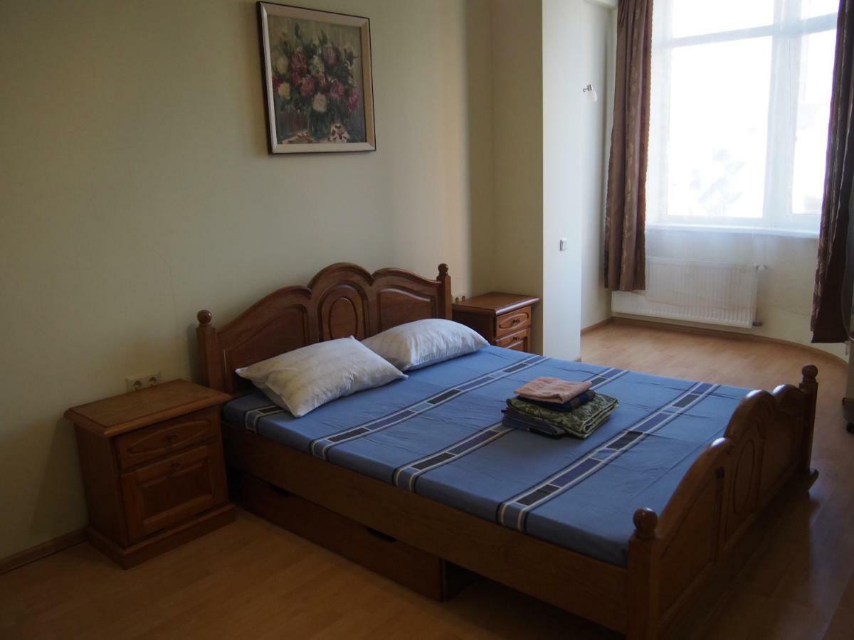 Dolphin Apartment Odessa Buitenkant foto